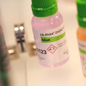 dentalmarket.lv-IPS-e.max-ZirCAD-MT-colouring-liquid-blue-Ivoclar-Digital.jpg IPS e.max ZirCAD MT värvimisvedelik 15ml